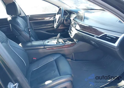 2021 BMW 750I xDrive z USA, uszkodzony, nr VIN WBA7U2C04MCF85969